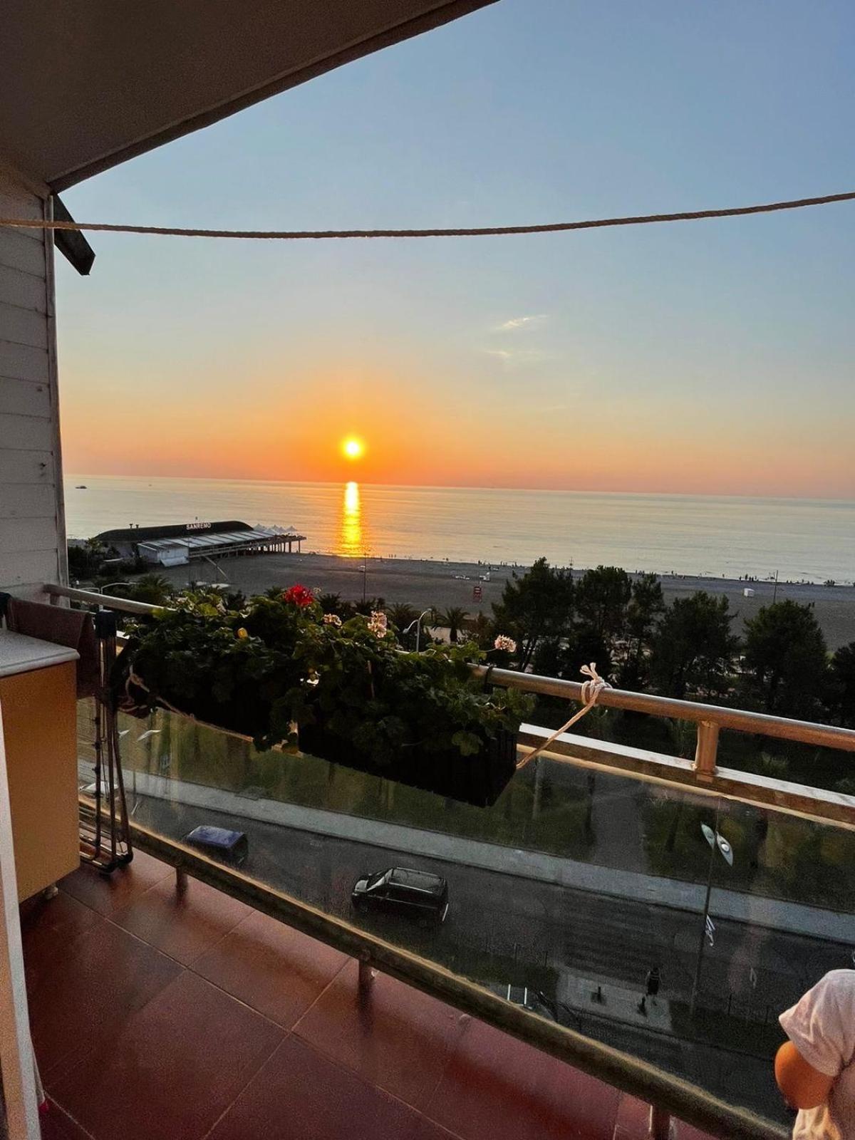Apartment Irma Rustaveli 57 Batumi Bagian luar foto