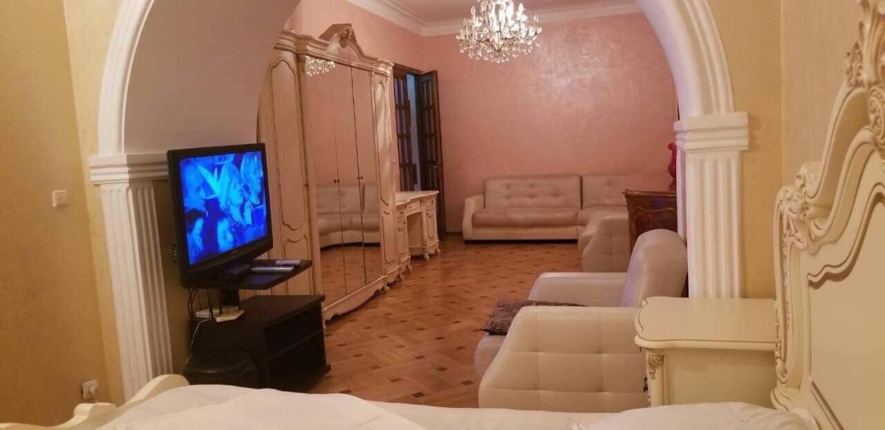 Apartment Irma Rustaveli 57 Batumi Bagian luar foto