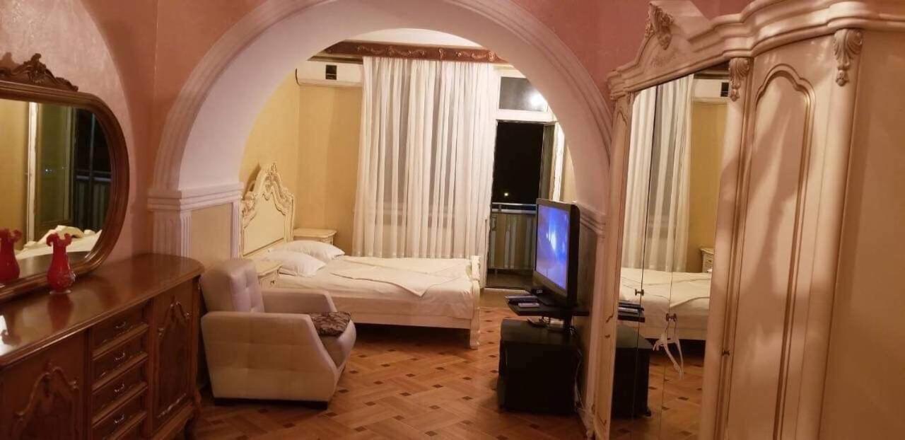 Apartment Irma Rustaveli 57 Batumi Bagian luar foto